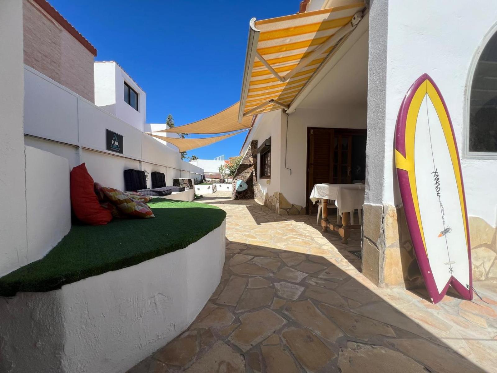 Albergue Pura Vida Surf Camp & School La Oliva Exterior foto
